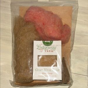 Ledgeway Farm Goat Milk Soap & Felted Wool Gift Set - Brown & Pink